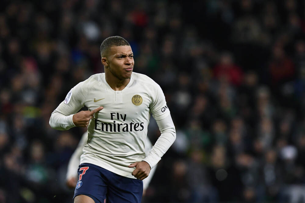 巴西前总统博索纳罗出院后返回监狱